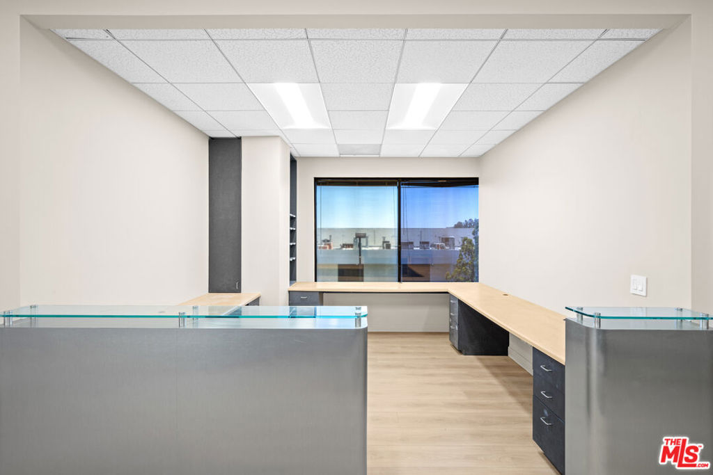 24011 Ventura Boulevard 200 Property Photo 8