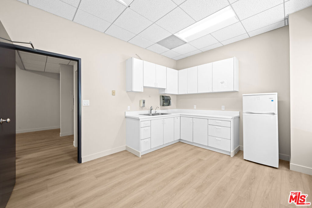 24011 Ventura Boulevard 200 Property Photo 13