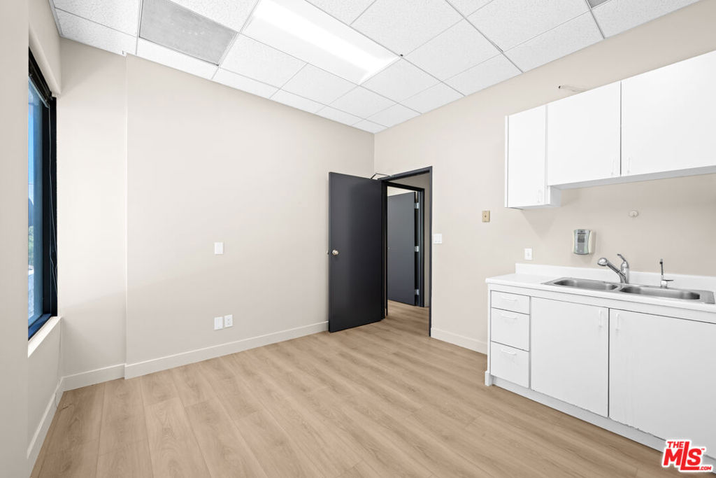 24011 Ventura Boulevard 200 Property Photo 14