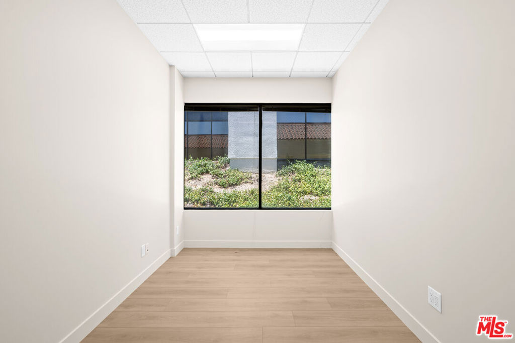 24011 Ventura Boulevard 200 Property Photo 16