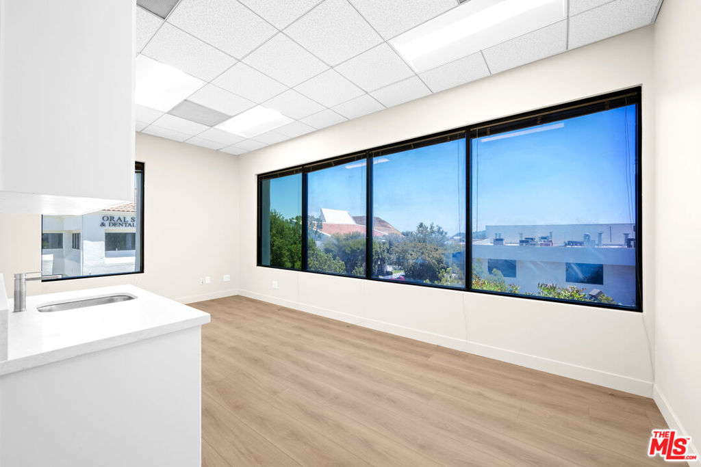 24011 Ventura Boulevard 200 Property Photo 18