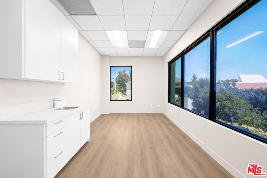24011 Ventura Boulevard 200 Property Photo 19