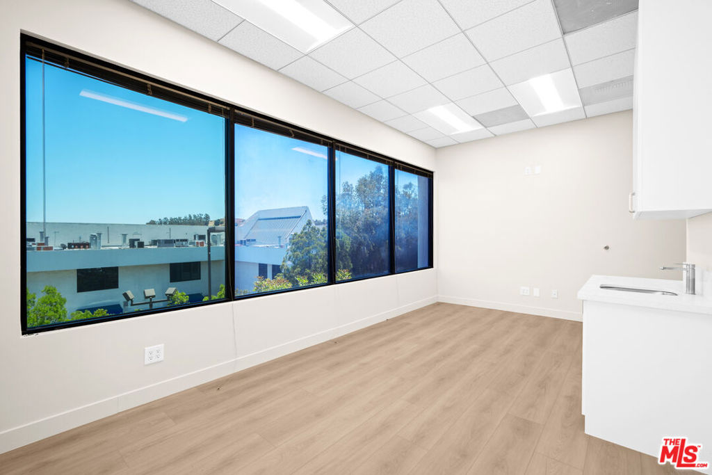 24011 Ventura Boulevard 200 Property Photo 21