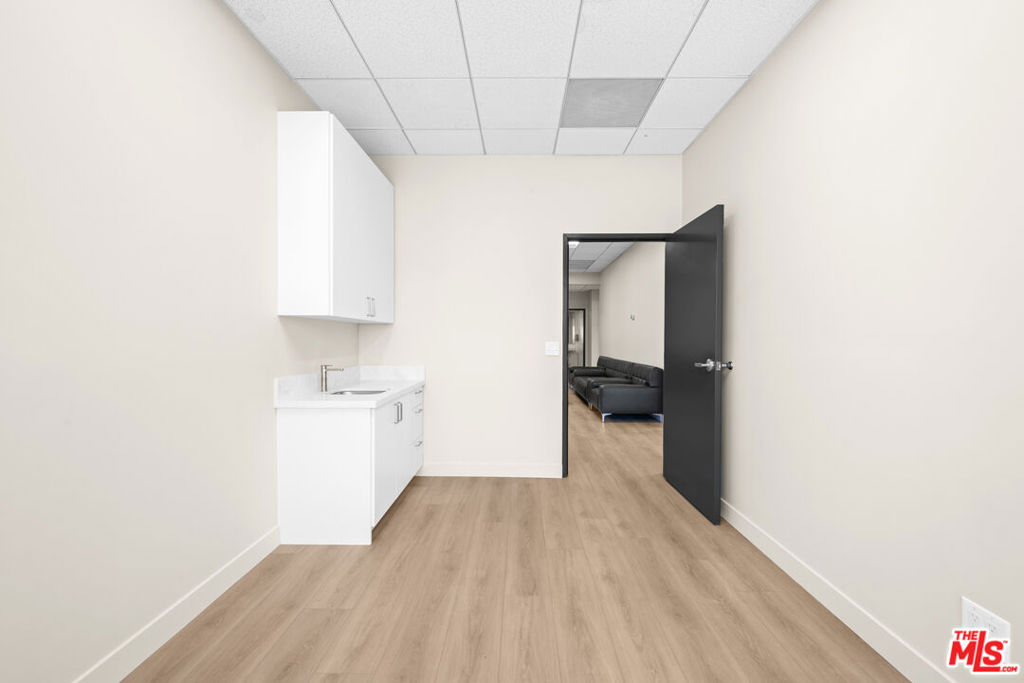 24011 Ventura Boulevard 200 Property Photo 23