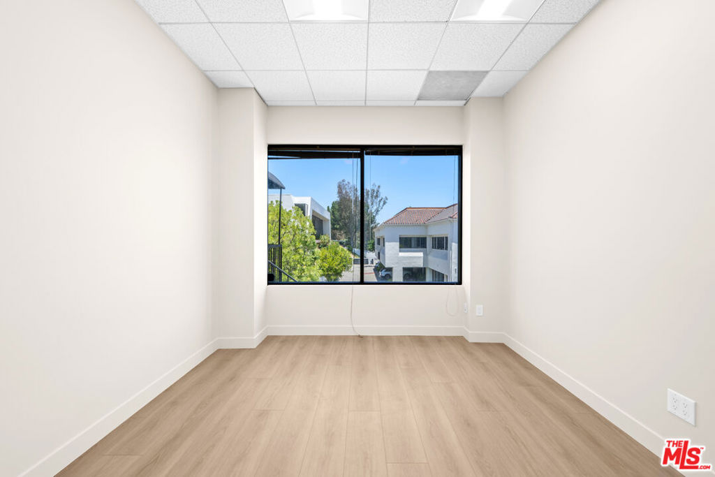 24011 Ventura Boulevard 200 Property Photo 25