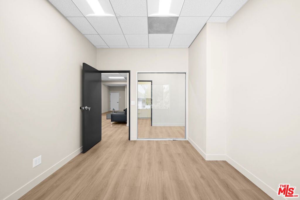 24011 Ventura Boulevard 200 Property Photo 26