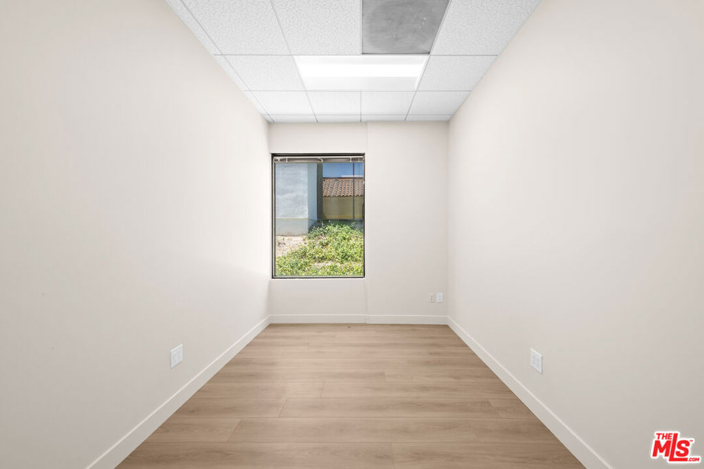 24011 Ventura Boulevard 200 Property Photo 28