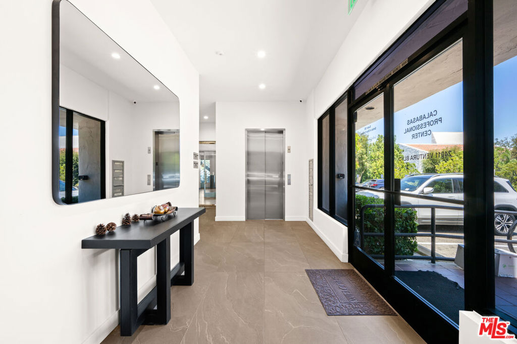 24011 Ventura Boulevard 200 Property Photo 33
