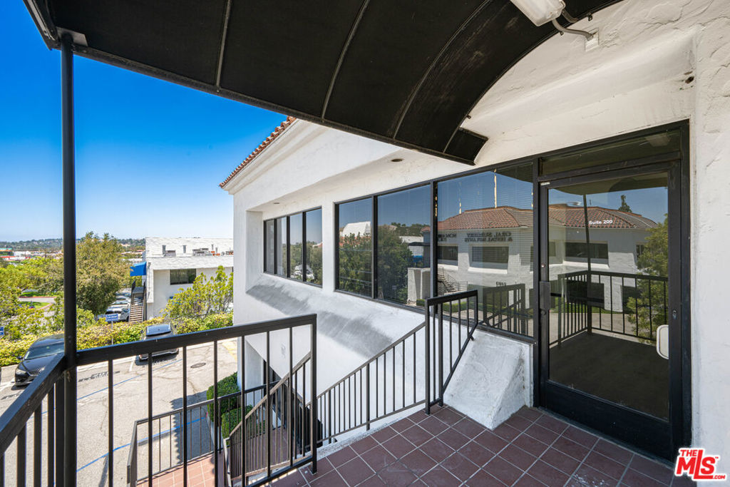 24011 Ventura Boulevard 200 Property Photo 38