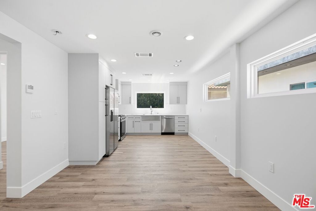 11615 Burbank Boulevard Property Photo 1