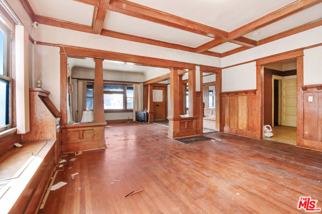 227 W 52nd Street Property Photo 3