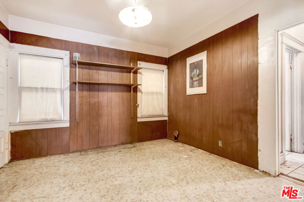 227 W 52nd Street Property Photo 6