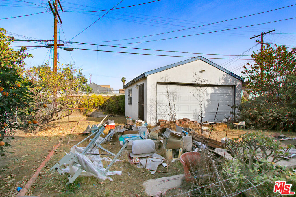 227 W 52nd Street Property Photo 12