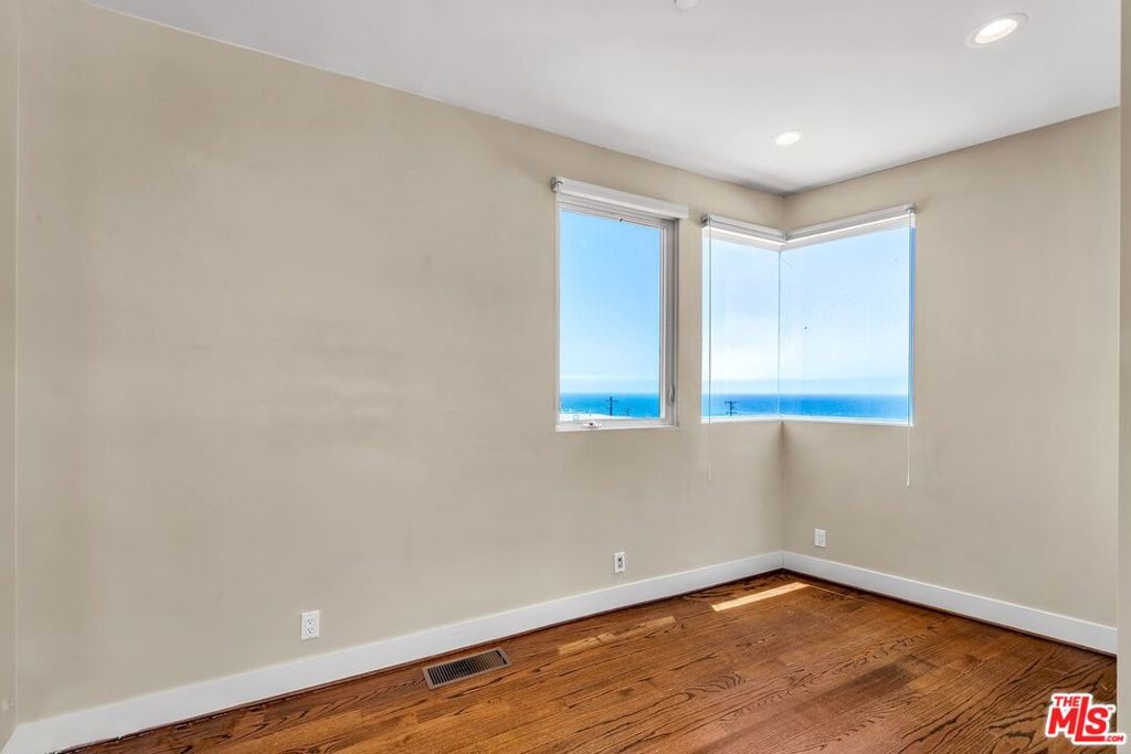 308 Gull Street Property Photo 43