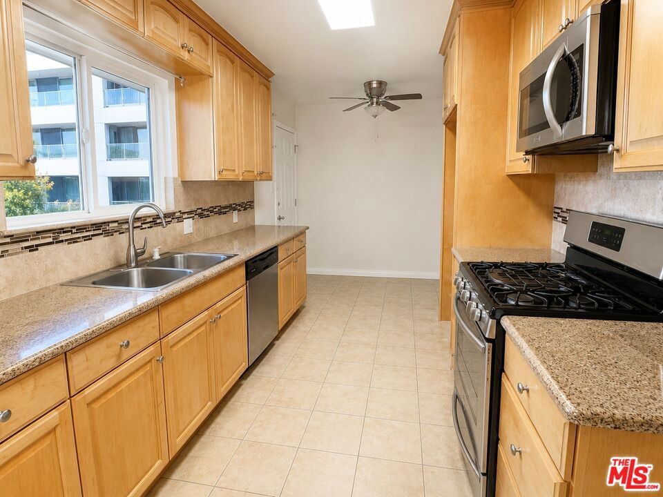 447 S Palm Drive 6 Property Photo 4