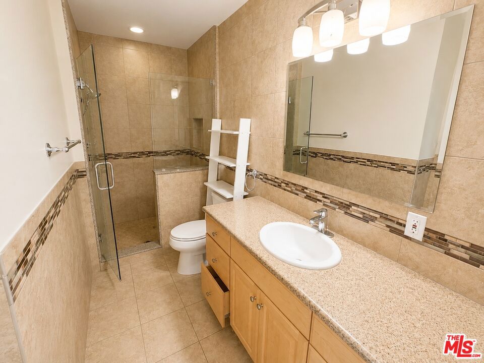 447 S Palm Drive 6 Property Photo 7
