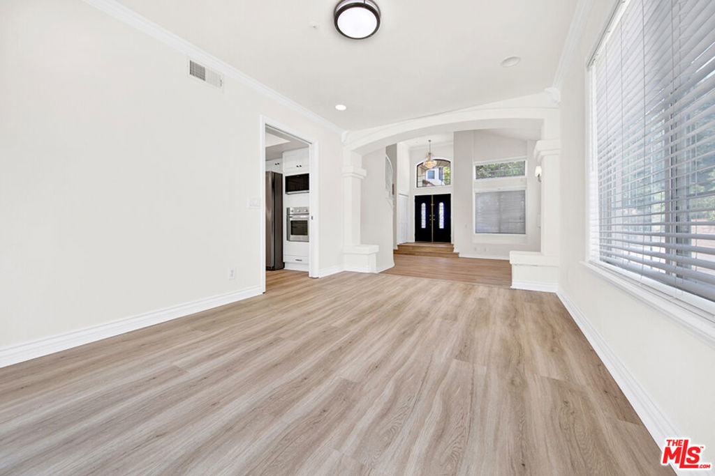 5532 Angelus Avenue Property Photo 4