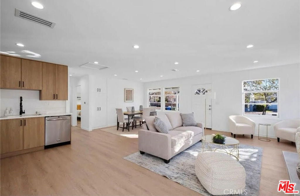 6251 Alcove Avenue Property Photo 3