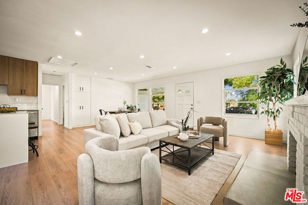 6251 Alcove Avenue Property Photo 8