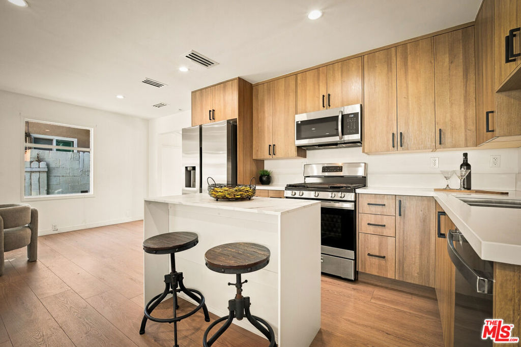 6251 Alcove Avenue Property Photo 11