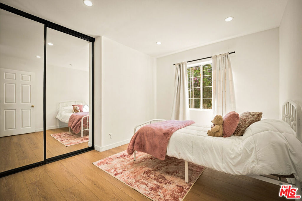 6251 Alcove Avenue Property Photo 28