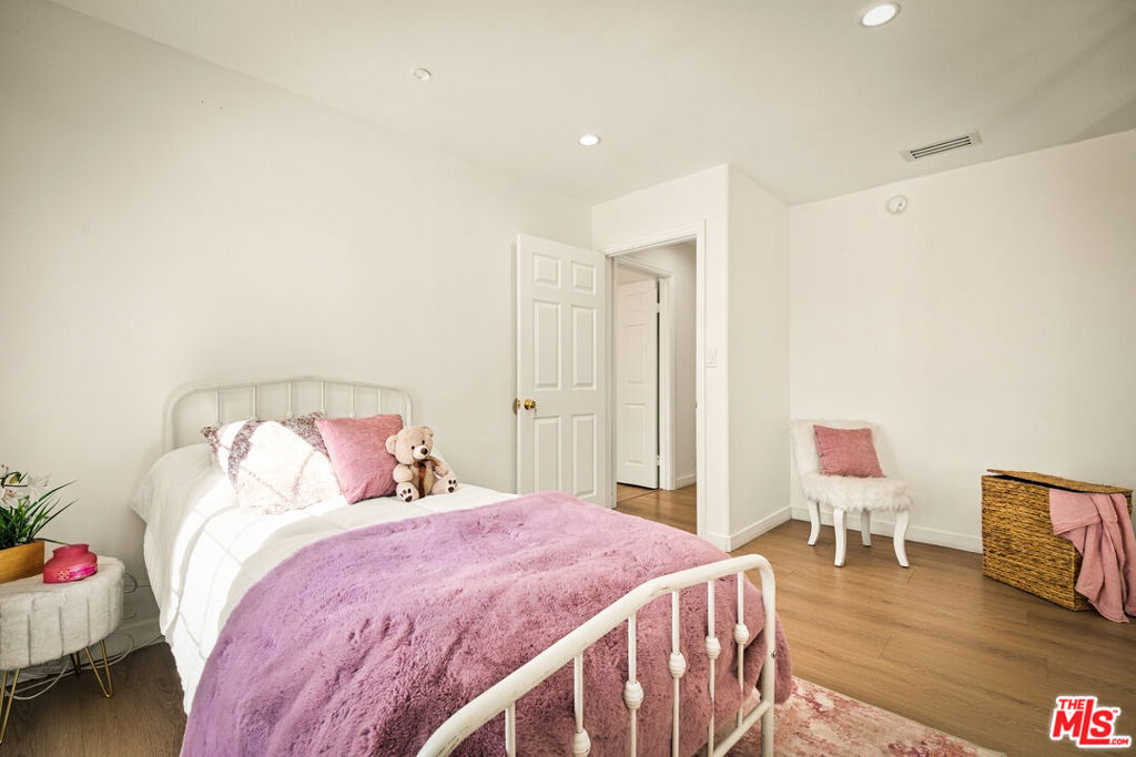 6251 Alcove Avenue Property Photo 29