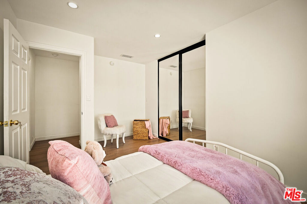 6251 Alcove Avenue Property Photo 30