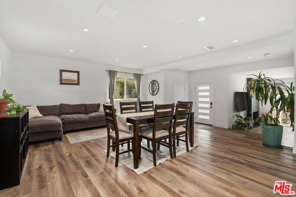 3627 Loosmore Street Property Photo 4