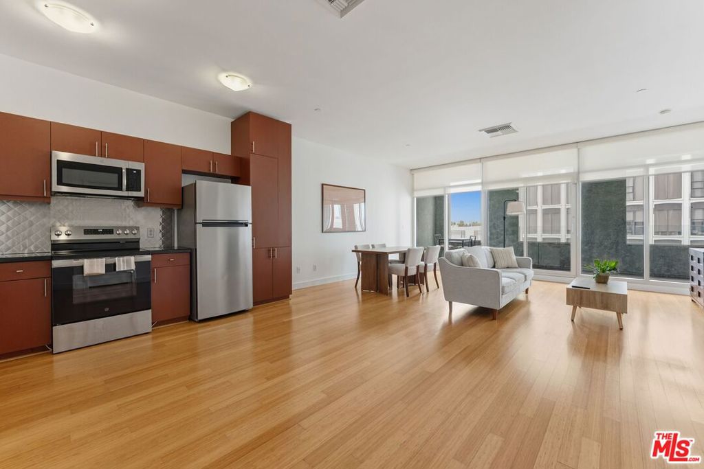 3810 Wilshire Boulevard 602 Property Photo 1