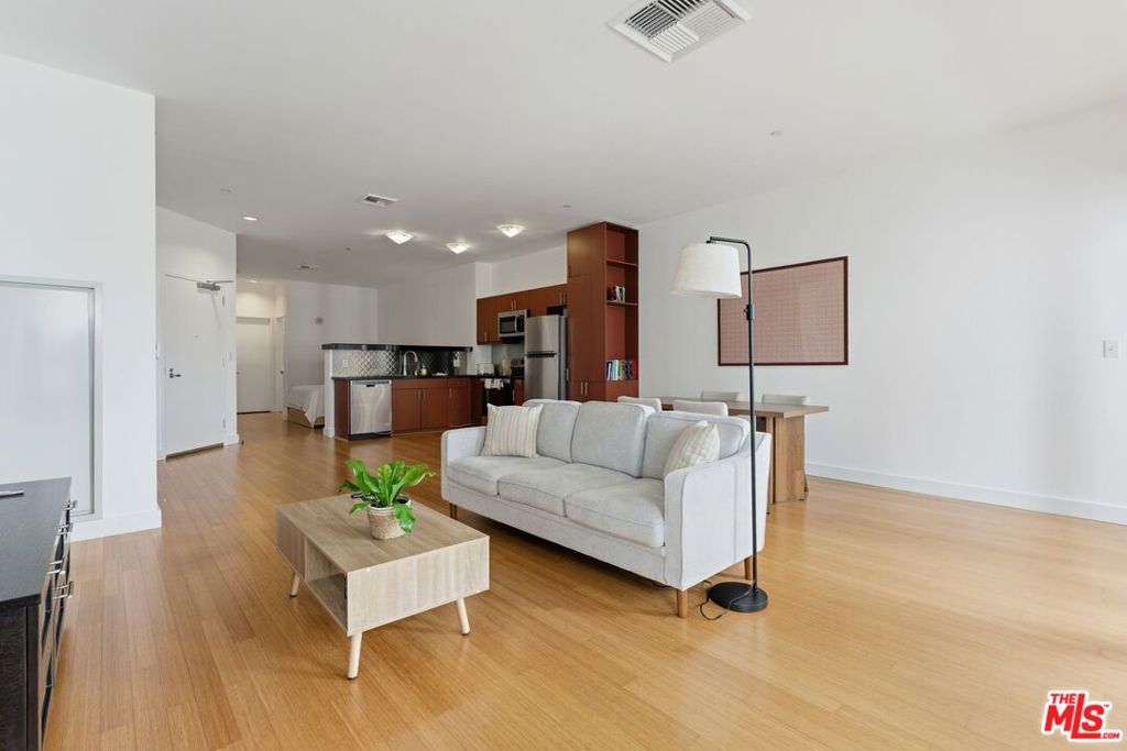 3810 Wilshire Boulevard 602 Property Photo 3