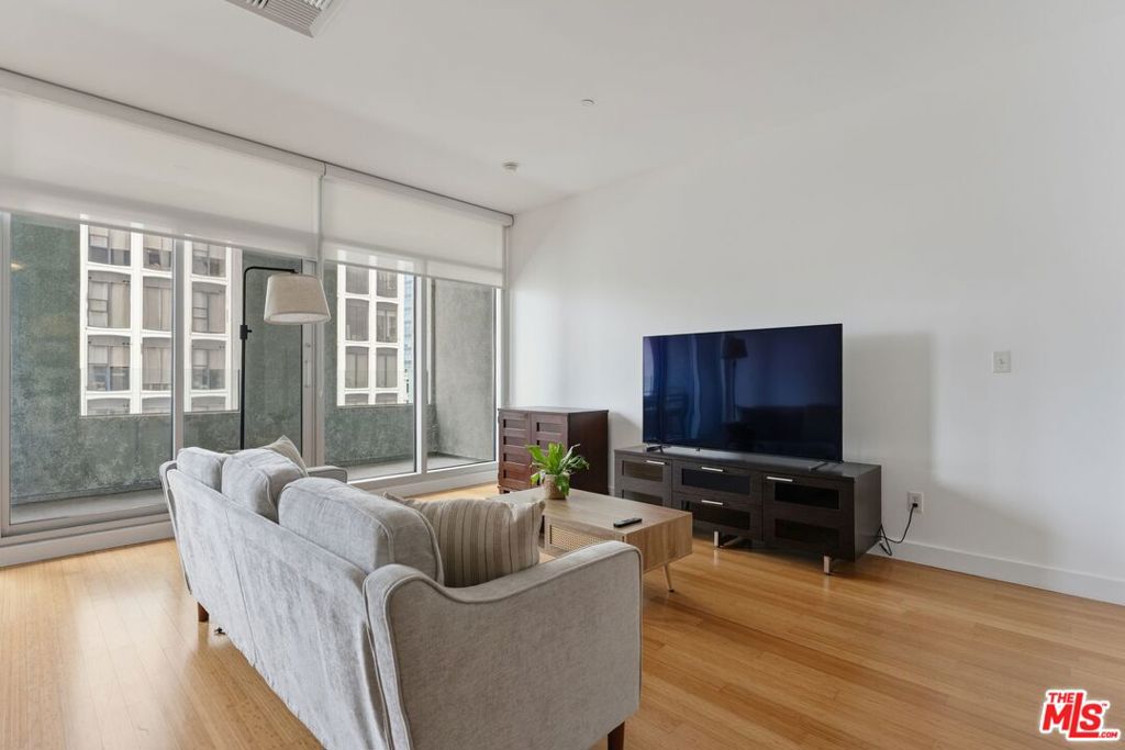 3810 Wilshire Boulevard 602 Property Photo 5