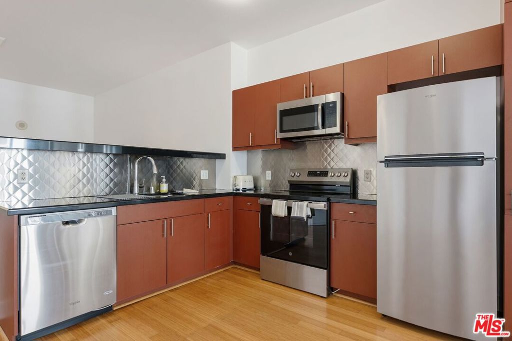 3810 Wilshire Boulevard 602 Property Photo 7