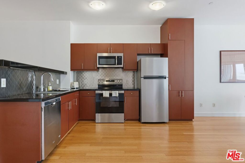 3810 Wilshire Boulevard 602 Property Photo 8