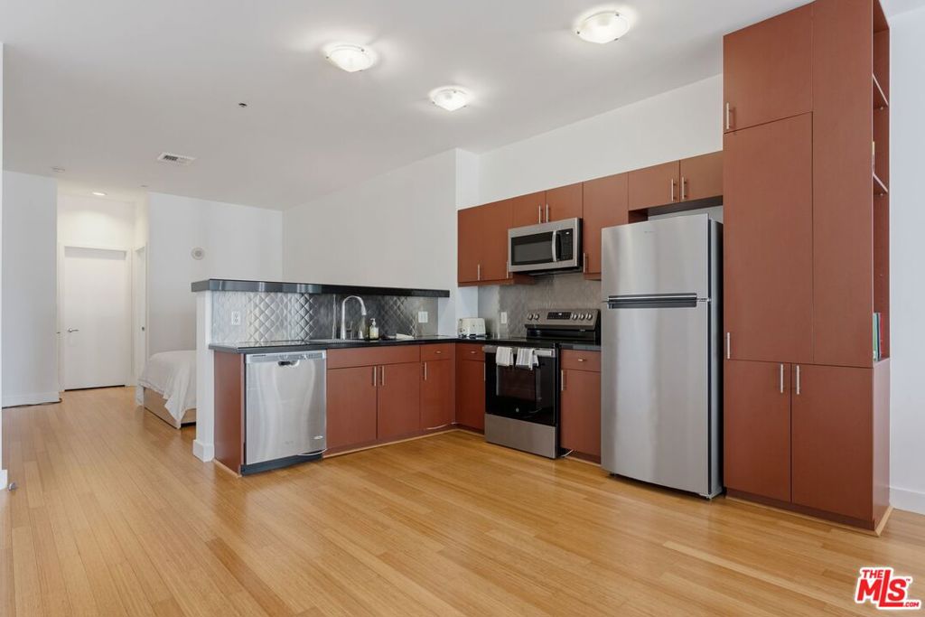 3810 Wilshire Boulevard 602 Property Photo 9