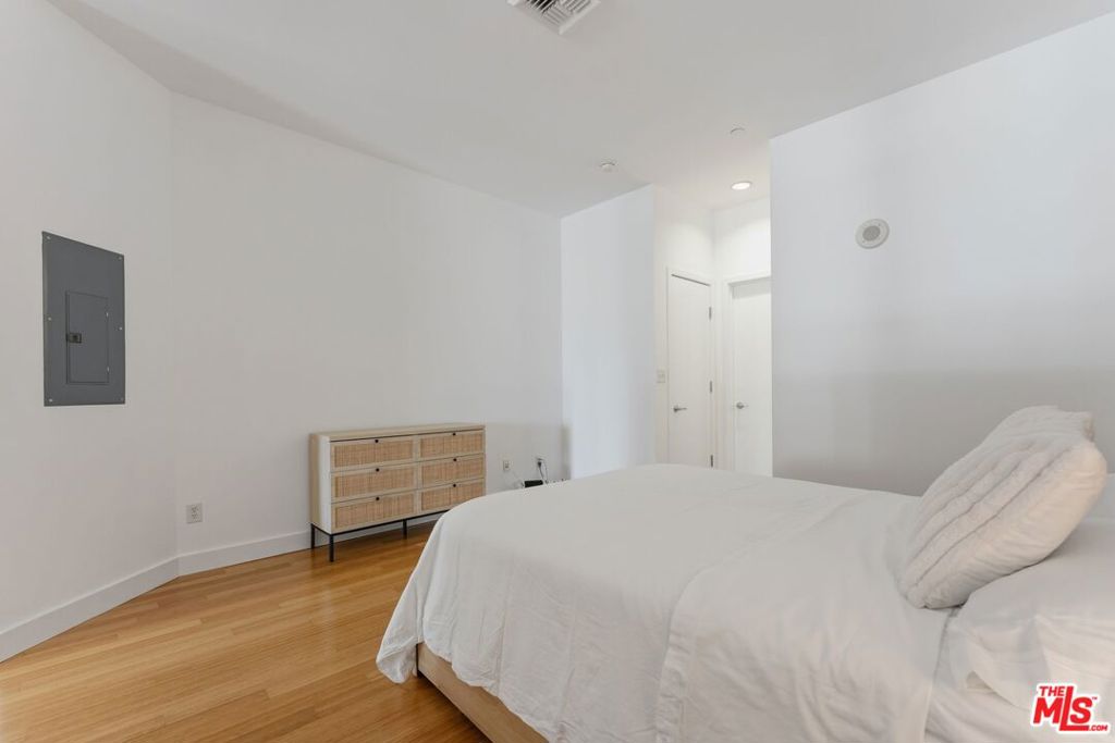 3810 Wilshire Boulevard 602 Property Photo 10