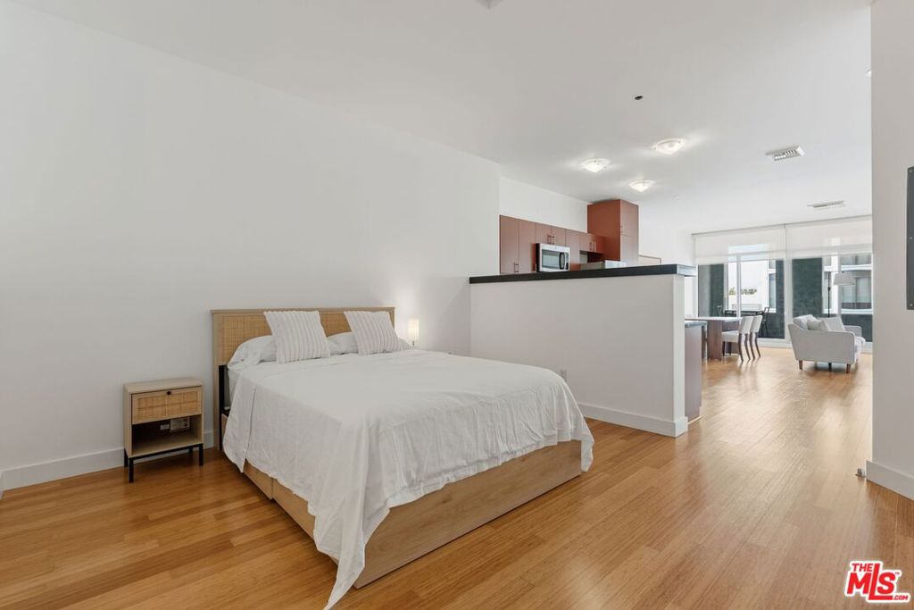 3810 Wilshire Boulevard 602 Property Photo 12