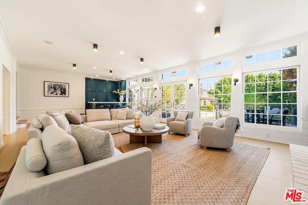 628 N Sierra Drive Property Photo 42
