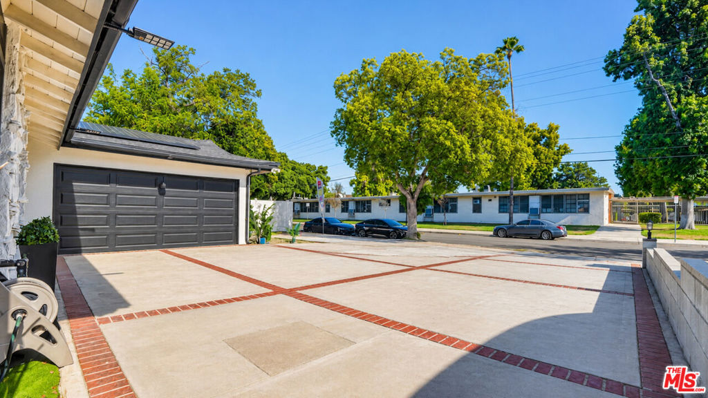 15829 Tupper Street Property Photo 4