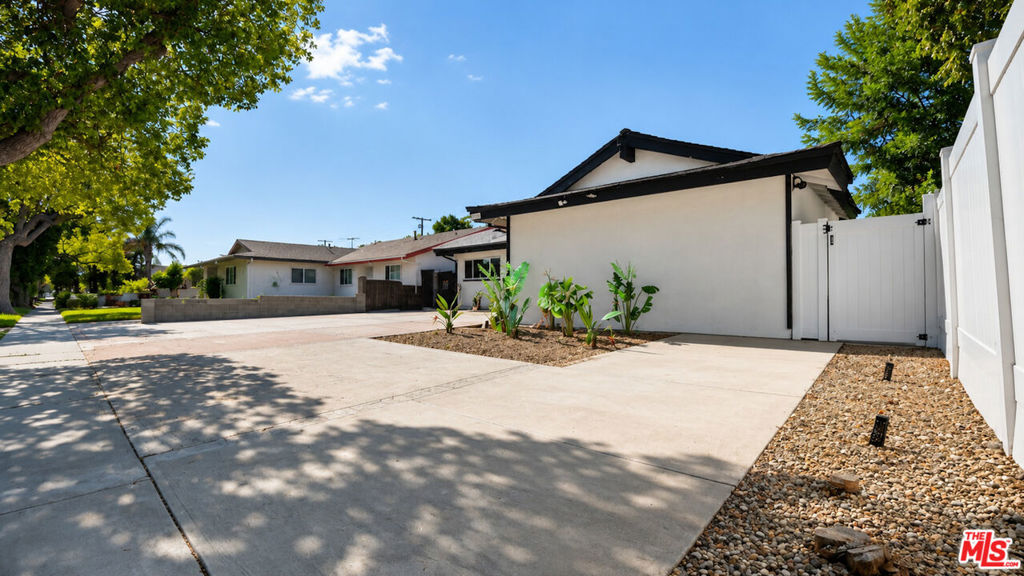 15829 Tupper Street Property Photo 6