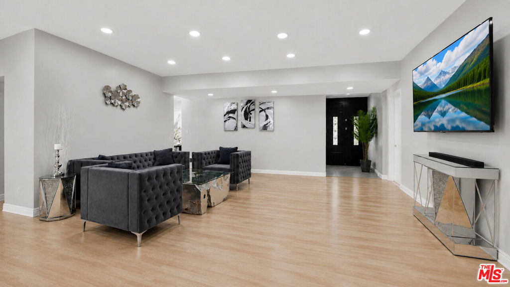 15829 Tupper Street Property Photo 15