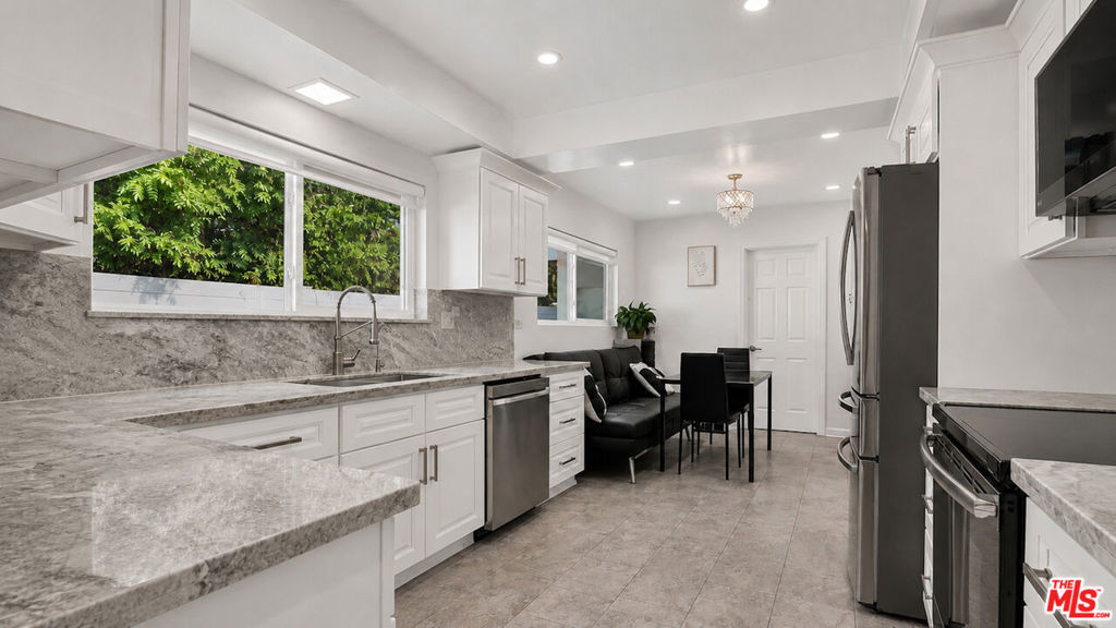 15829 Tupper Street Property Photo 18
