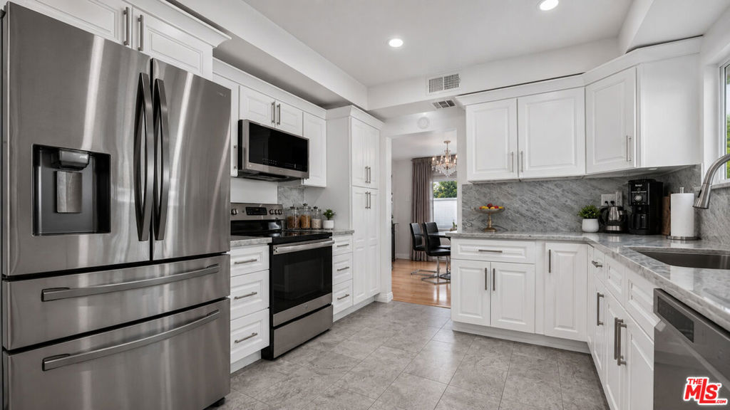 15829 Tupper Street Property Photo 19