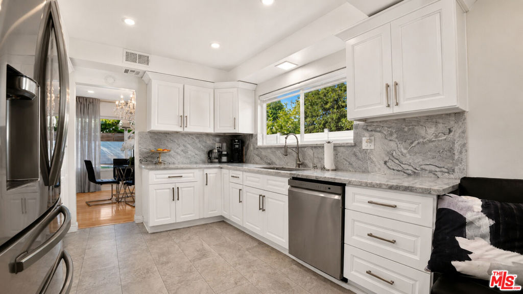 15829 Tupper Street Property Photo 21