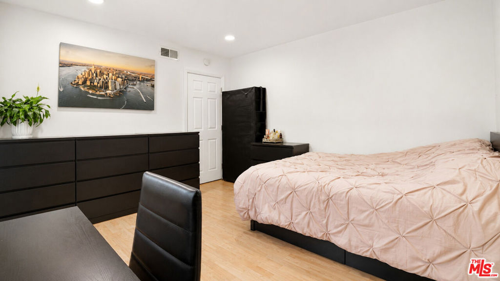 15829 Tupper Street Property Photo 23