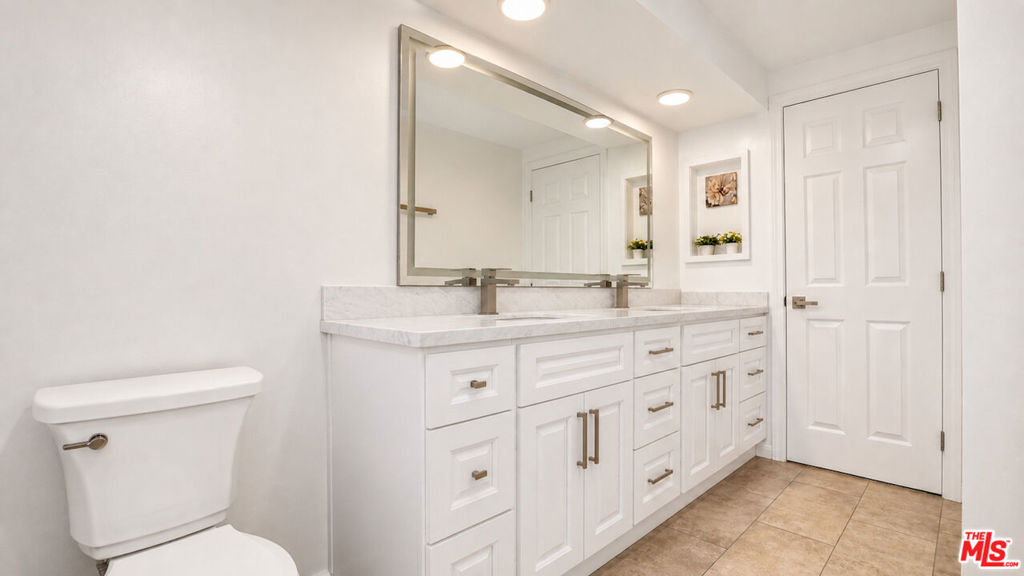 15829 Tupper Street Property Photo 30