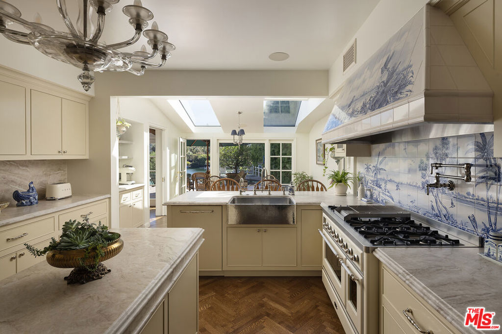 10030 Toluca Lake Avenue Property Photo 16