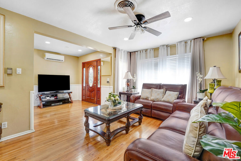 7523 N Ontario Street Property Photo 2