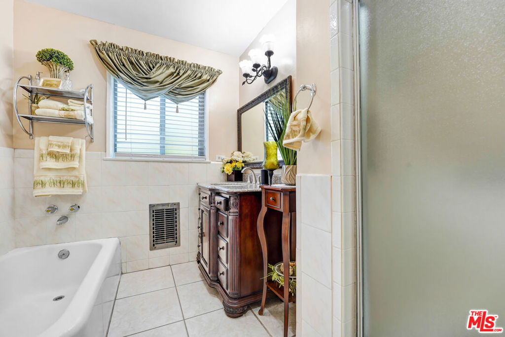 7523 N Ontario Street Property Photo 14