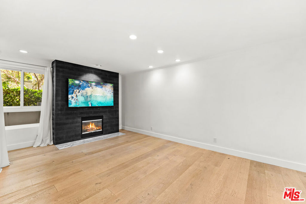 12115 San Vicente Boulevard 107 Property Photo 9