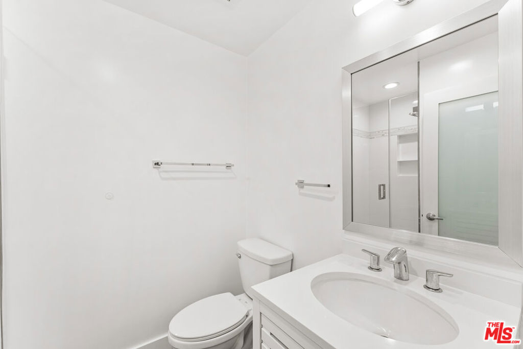 12115 San Vicente Boulevard 107 Property Photo 20